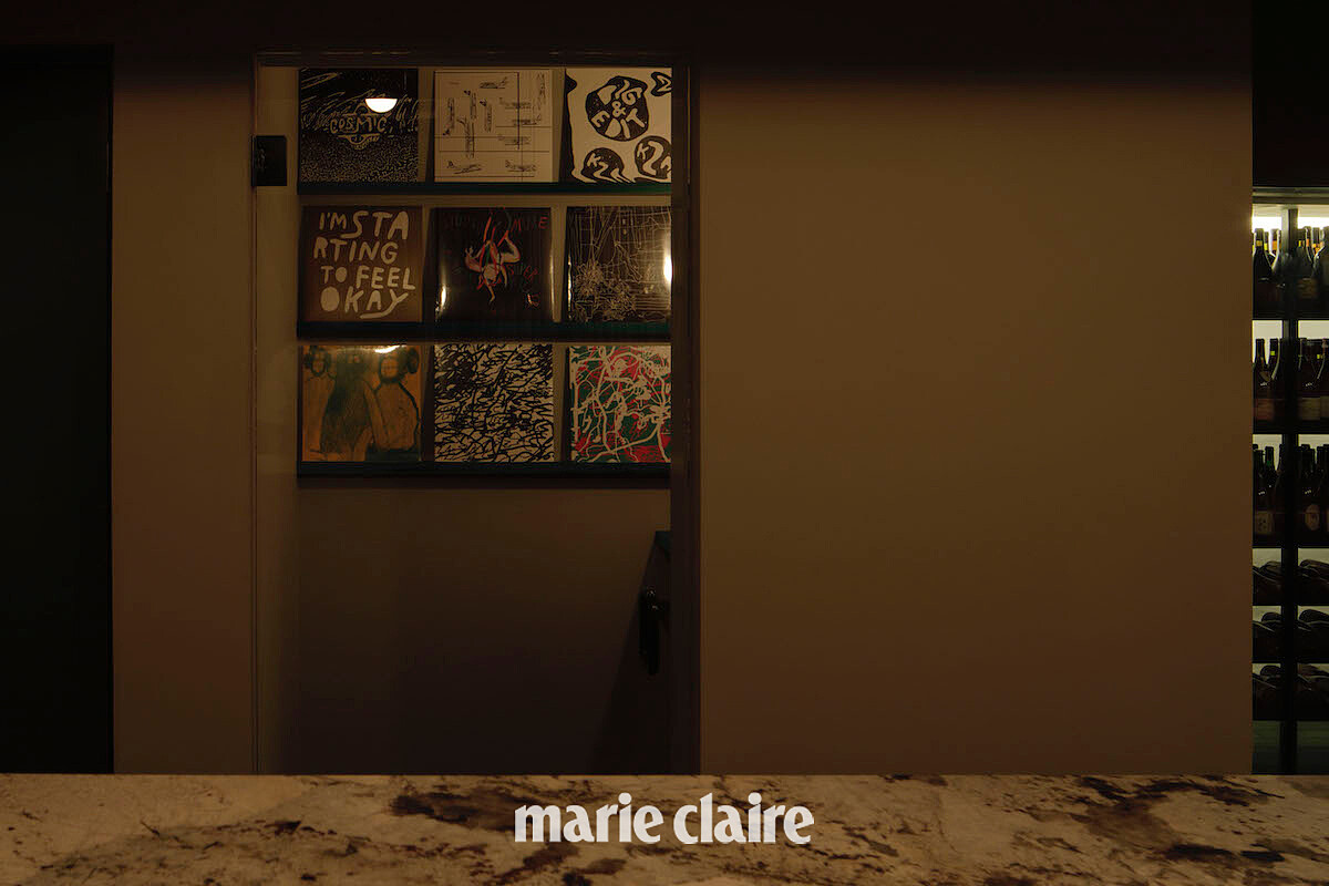 除了音樂工作，熱愛美食的 Toshiya Kawasaki 先生更是黑膠、古董音響和自然酒收藏家，這也促使他在2020年開始經營黑膠酒吧「STUDIO MULE」