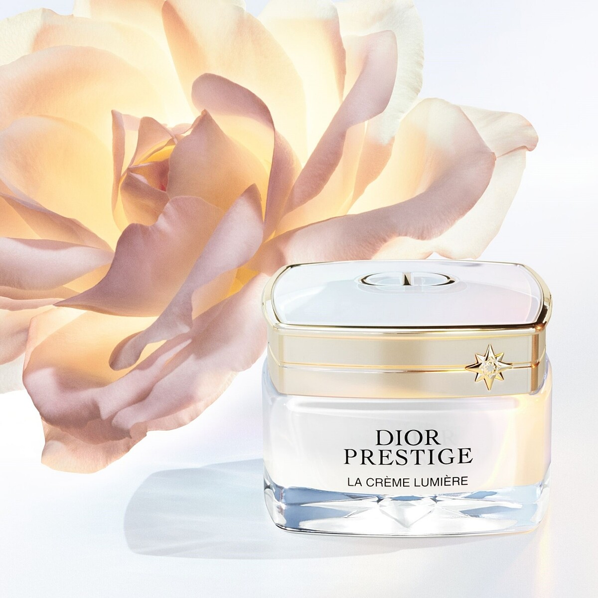 迪奧精萃再生光燦淨白賦活乳霜情境圖。