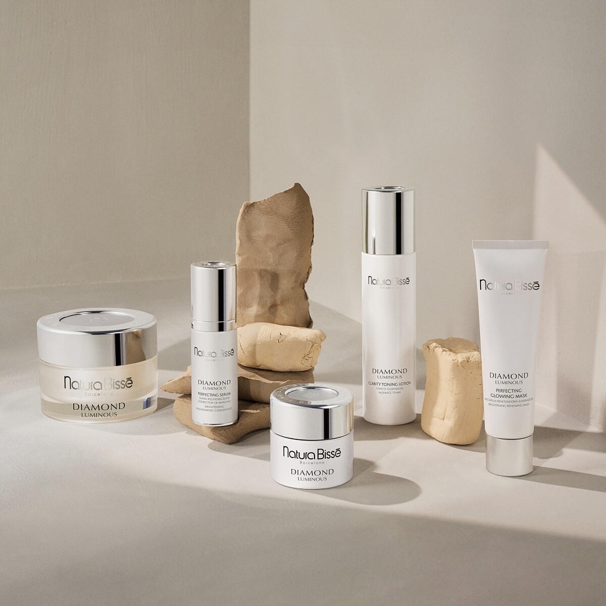 Natura Bisse鑽石極緻臻白全系列情境圖。