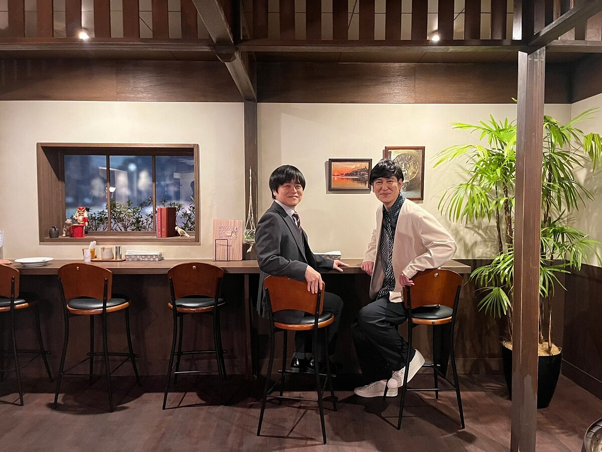 由天王及編劇笨蛋節奏（左）撰寫劇本。