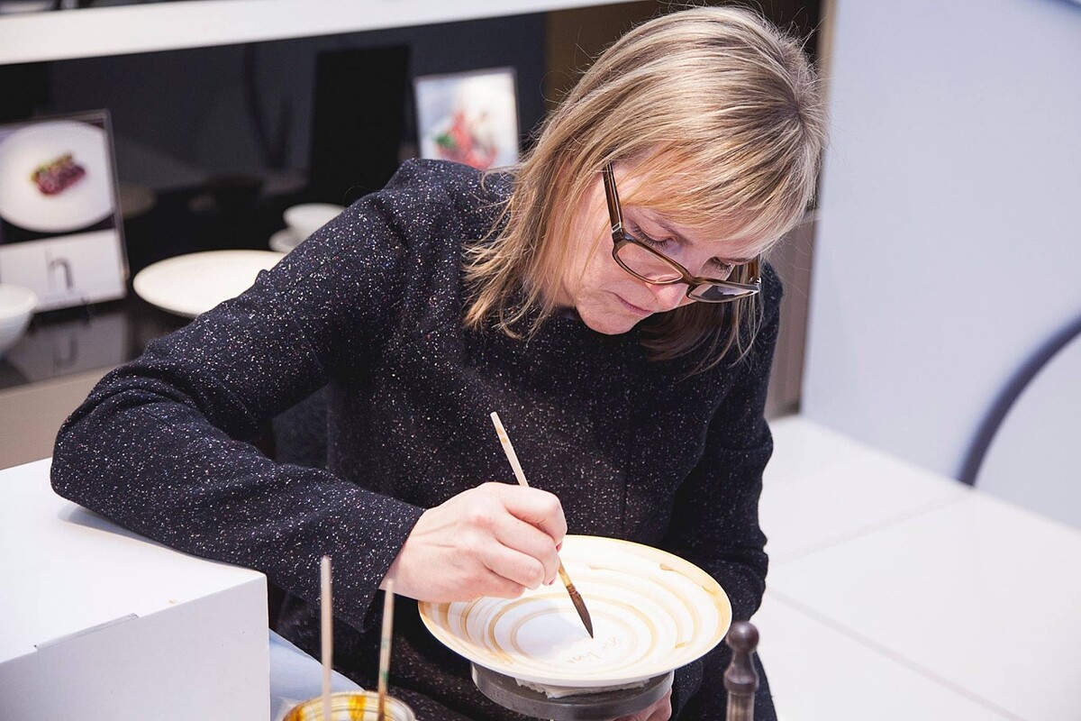 hering berlin 近年提倡「讓藝術走進生活」的理念，製作了許多精美的藝術餐盤。