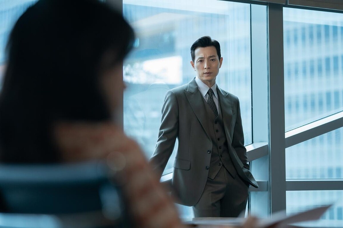 河度領(鄭星一飾)本質是事業至上的大男人，從不否認好妻子只是門面