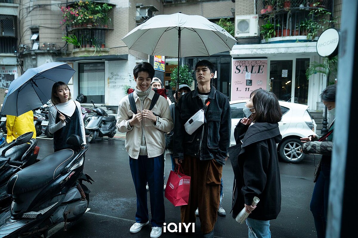 彭千祐說：「我們在拍攝期間反而有種共患難的感覺，一起在基隆度過很多即使下大雨也要拍出大晴天、在寒冷的片場等戲聽他說冷笑話的日子。」