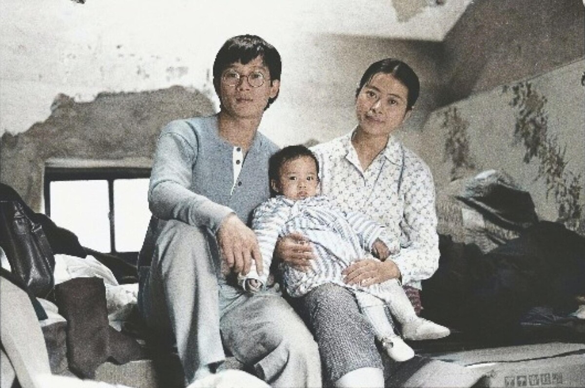 《悲情城市》吳義芳和梁朝偉的角色，最後都安排有妻兒的設定，也代表生命的延續