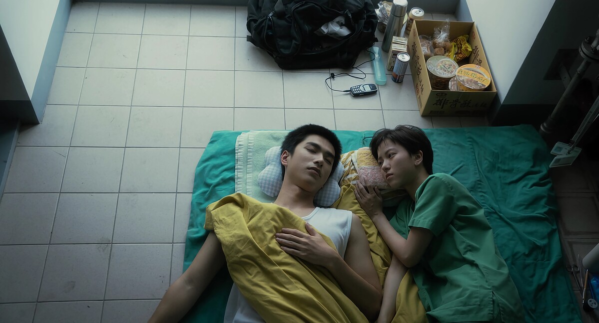 《疫起》曾敬驊與項婕如即使身處高度病毒感染風險，依然保持熱情的使命