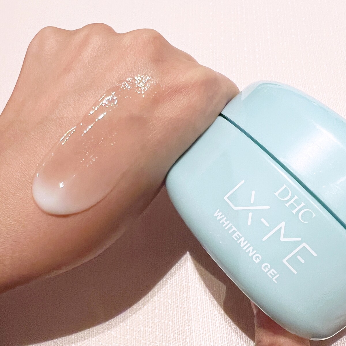 DHC美肌亮白健康凝霜質地。