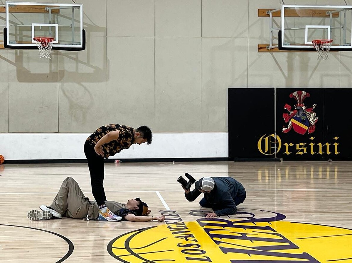 黃浩庭在巡演時利用空檔拍攝MV