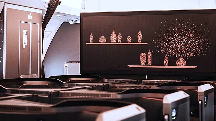 商務艙「動態飾板」設計，瓷器上長出花朵相當趣味