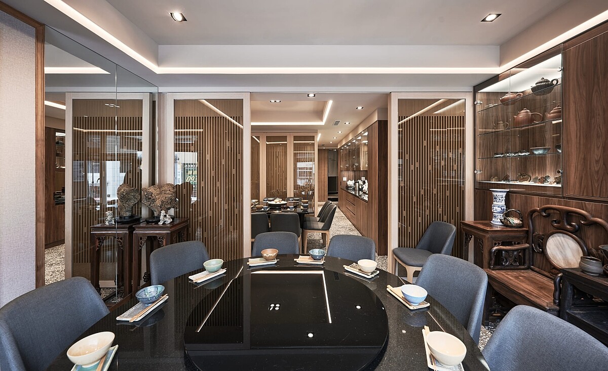 二樓包廂使用鏡面、玻璃元素打造。