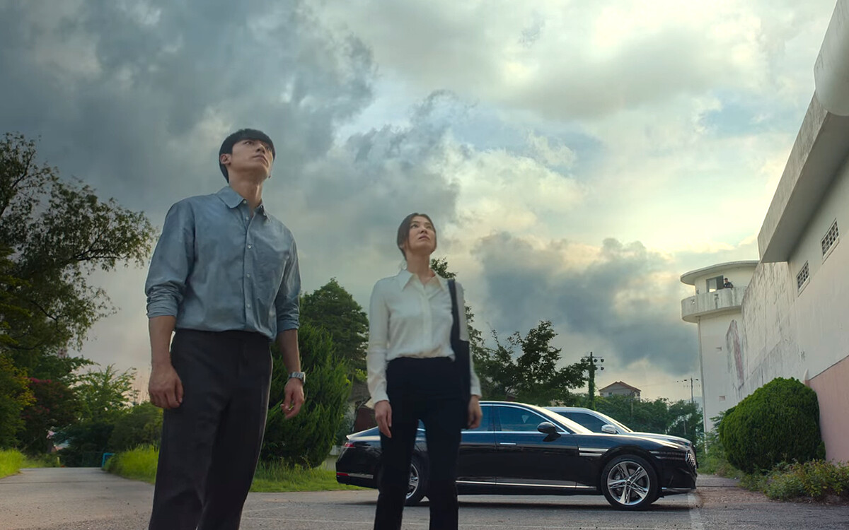 朱醫生與同珢走向另一個監獄