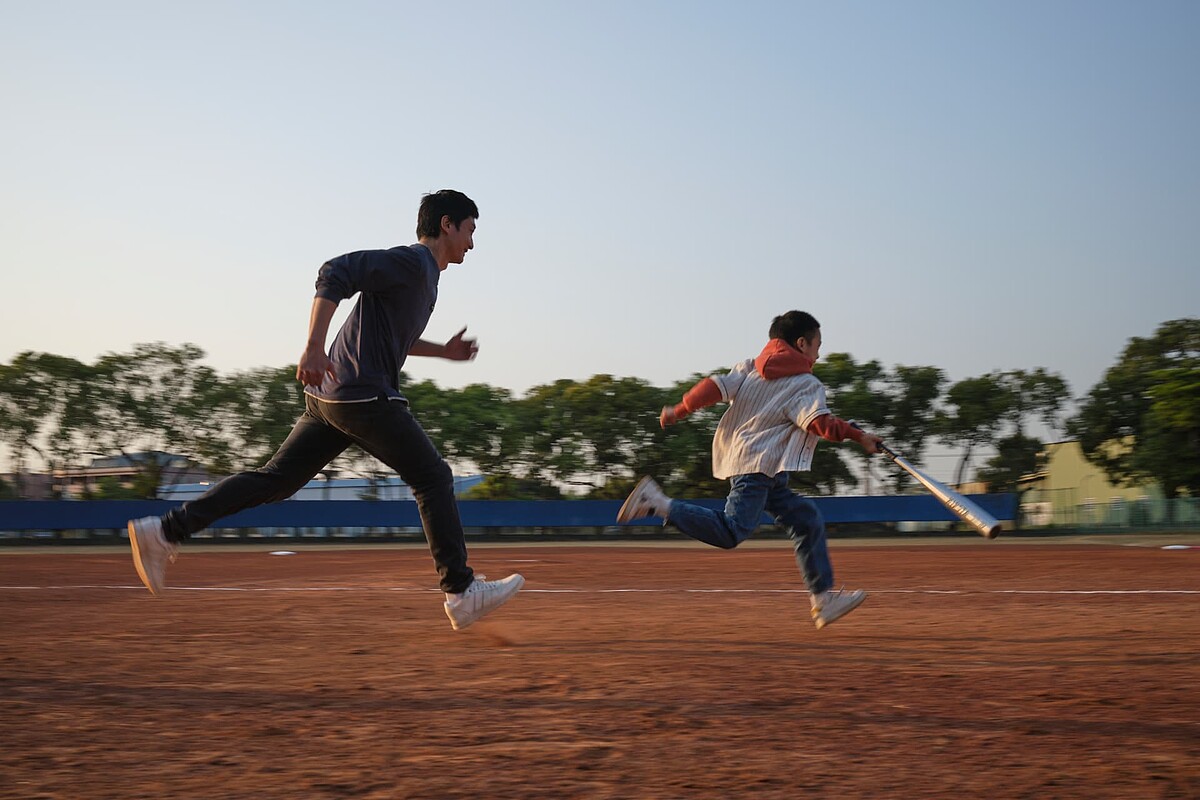 柯宇綸新作《再見觸身》攜手兒童演員謝以樂，詮釋深刻父子情。