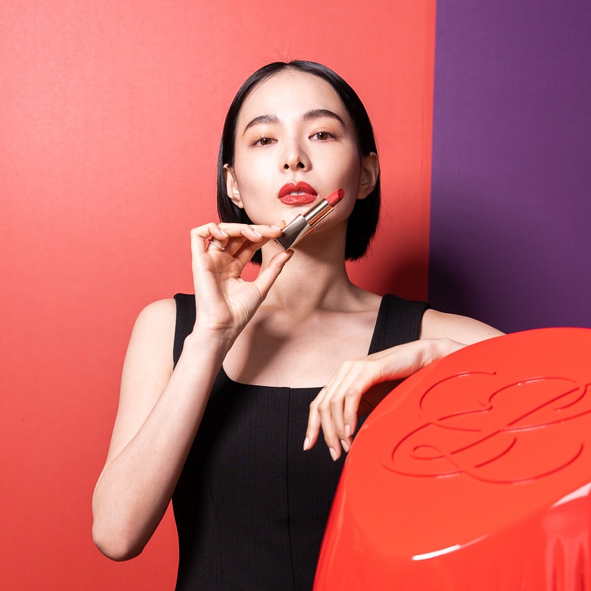 雅詩蘭黛絕美奢潤精萃唇膏#131知性緋櫻實擦。