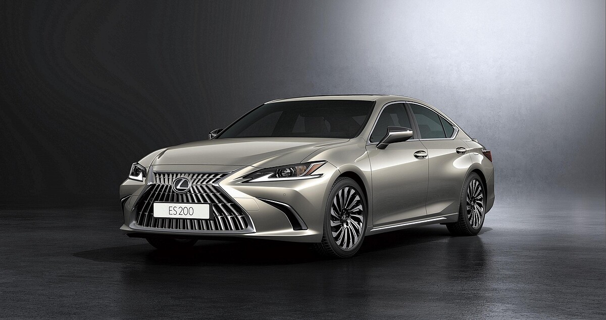新光三越台中中港店推出扣100點skm points抽價值195萬「LEXUS ES 200頂級版」。