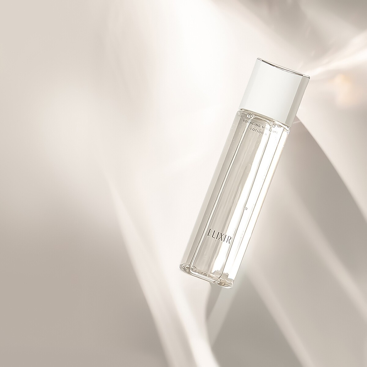 ELIXIR怡麗絲爾膠原彈潤精華水(I清爽型、II滋潤型)170ml，NT1,050、補充包(I清爽型、II滋潤型)170ml，NT900