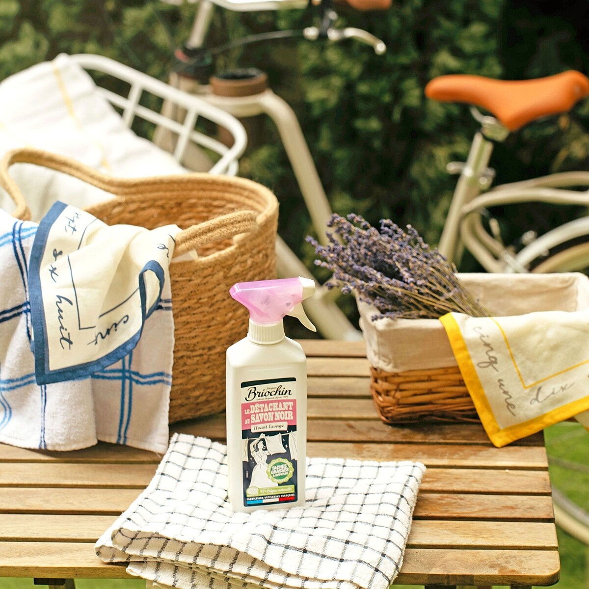 Jacques Briochin藍牌碧歐馨薰衣草黑皂衣物萬用去漬劑500ml，NT380