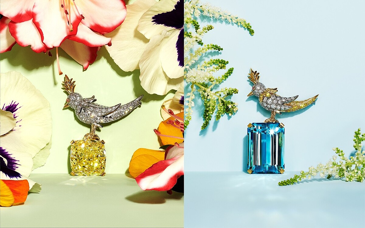 (左)Tiffany & Co. Schlumberger石上鳥胸針 - 鉑金與18K金鑲嵌黃水晶主石與鑽石、(右)Tiffany & Co. Schlumberger石上鳥胸針 - 鉑金與18K金鑲嵌單顆重逾62 克拉祖母綠切割海水藍寶, 黃鑽, 白鑽及粉紅剛玉