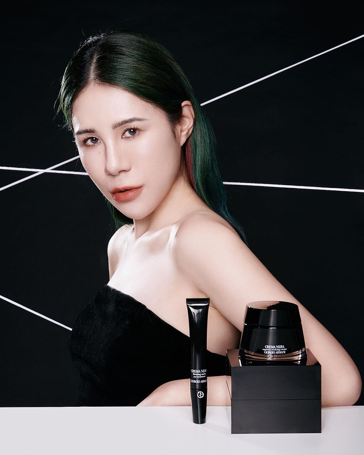 NEW【黑曜岩新生奇蹟高效眼活萃】20ml / NT$7,200 (圖片出處:https://www.instagram.com/p/Cpc0hNDSGfQ/)