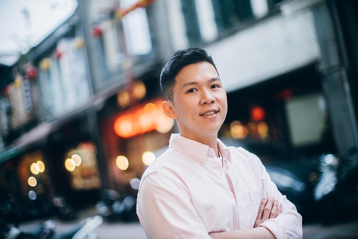 誠品書店松菸店│4/9 17:00│文壇新秀馮國瑄將帶來驚艷文壇之作《黑霧微光》新書分享會。