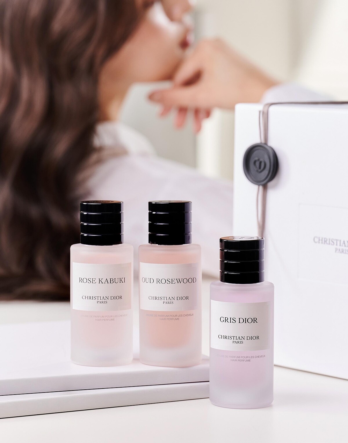 迪奧香氛世家全新髮香噴霧，(右至左) 蒙田大道40ml、玫瑰舞伶40ml、沉香玫瑰木40ml