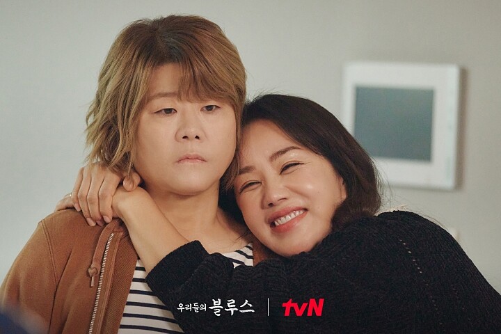 嚴正花(右)飾演公主高美蘭