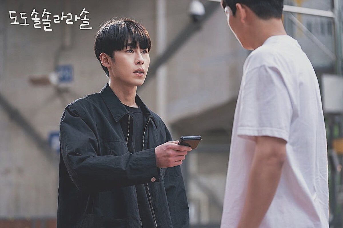 李宰旭飾演獨立成熟的高中生鮮于俊