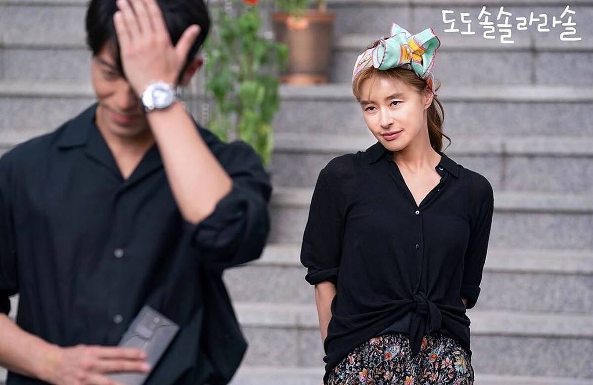 芮智媛飾演風情萬千理髮師陳淑京