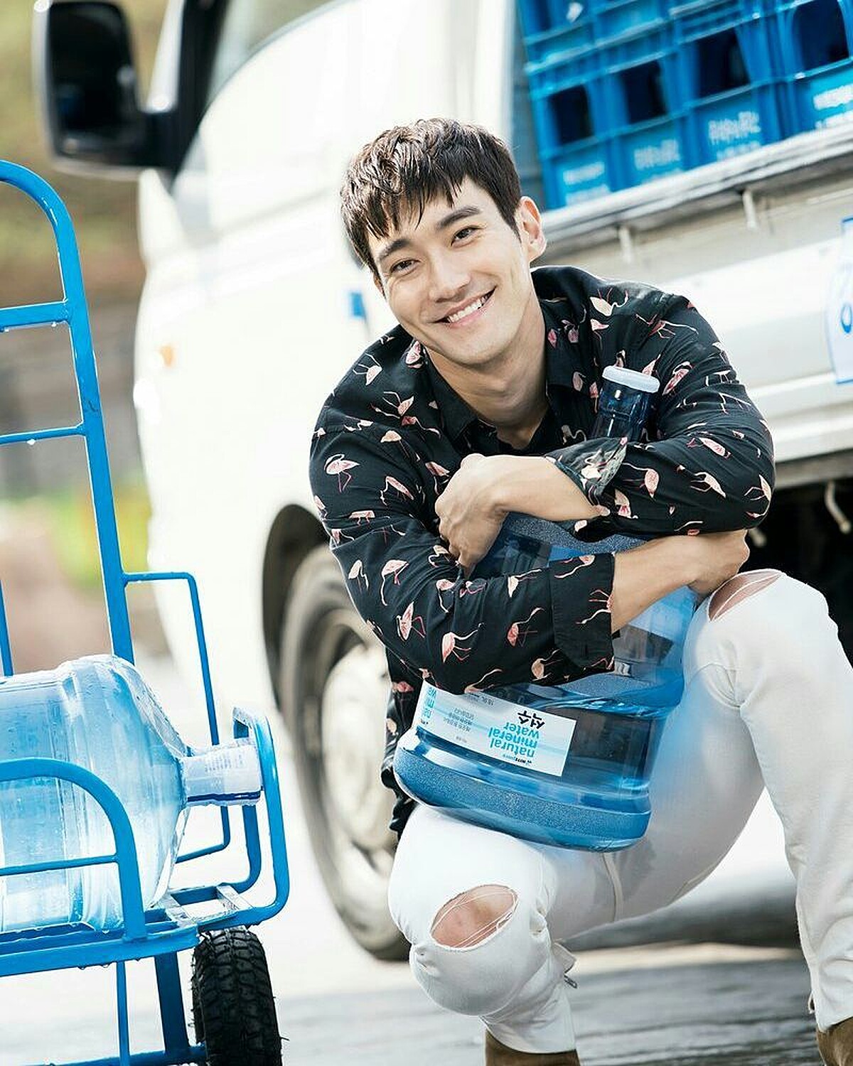 卞赫(下)與白準(上)共同克服了職場障礙，卻也惹來撻伐