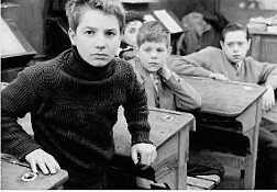 法蘭索瓦楚浮《四百擊》自傳式的童年生活讓觀眾跟著片中主角不同階段的人生境遇。