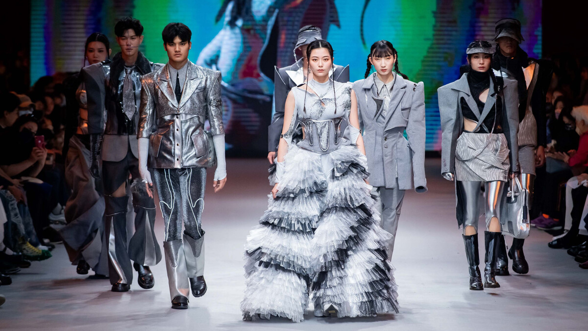 樹德科技大學以「22 RESONANCE」為主題，表達設計師在各異的迴圈裡，牽引出相同頻率共鳴振盪。