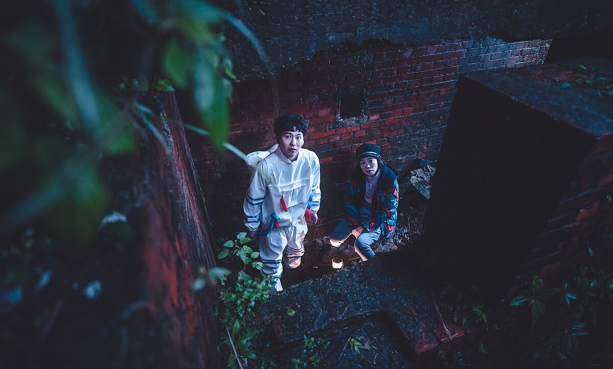 《阿波羅男孩》母親范瑞君（右）重病後企圖帶著自閉兒巫建和走向絕路。