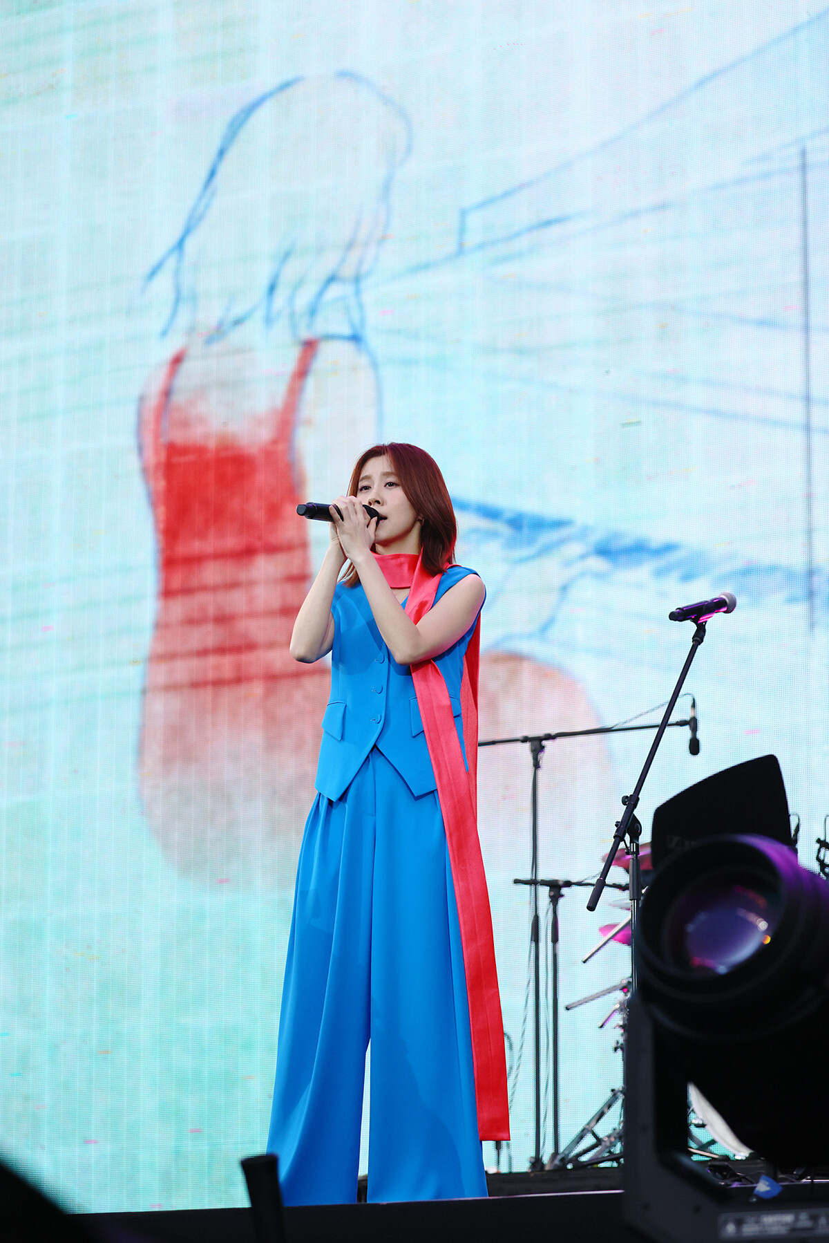 擔任開場嘉賓的白安演唱多首抒情歌曲