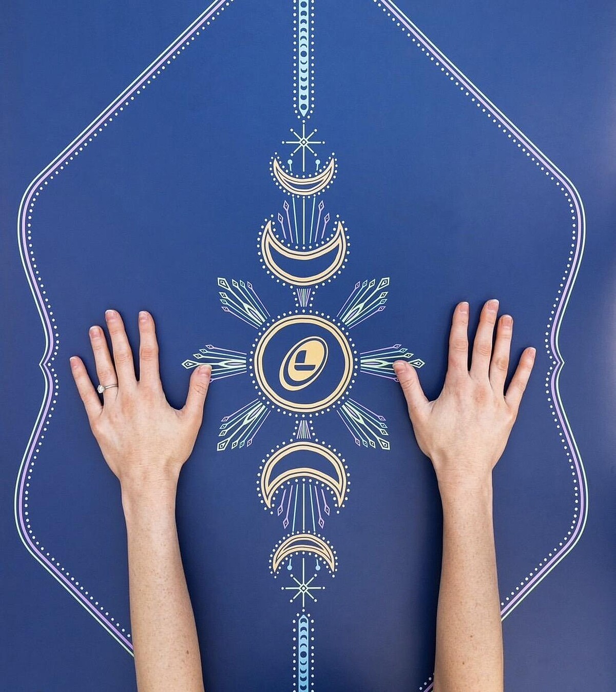 LIFORME 經典瑜珈墊- 拜月限定墊，NT8,000。