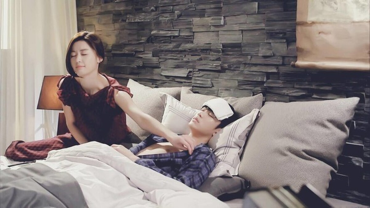 《來自星星的你》全智賢(左)、金秀賢(右)