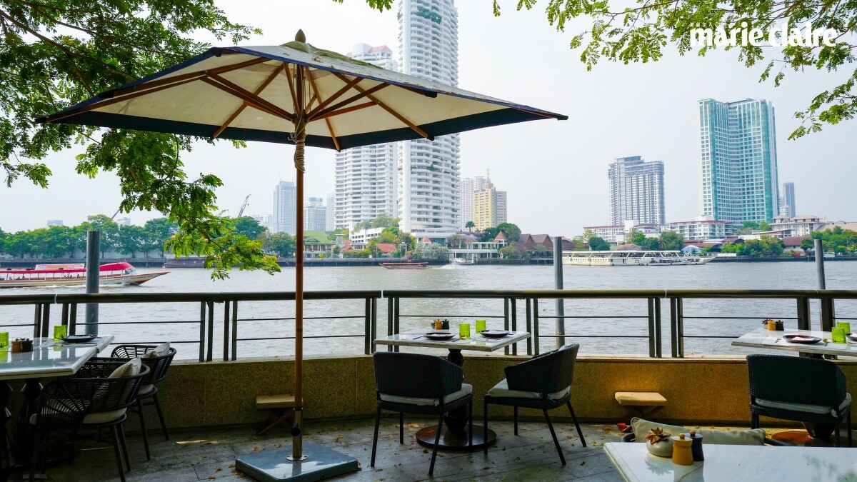 全日餐廳Phra Nakhon戶外桌能飽覽昭披耶河景緻