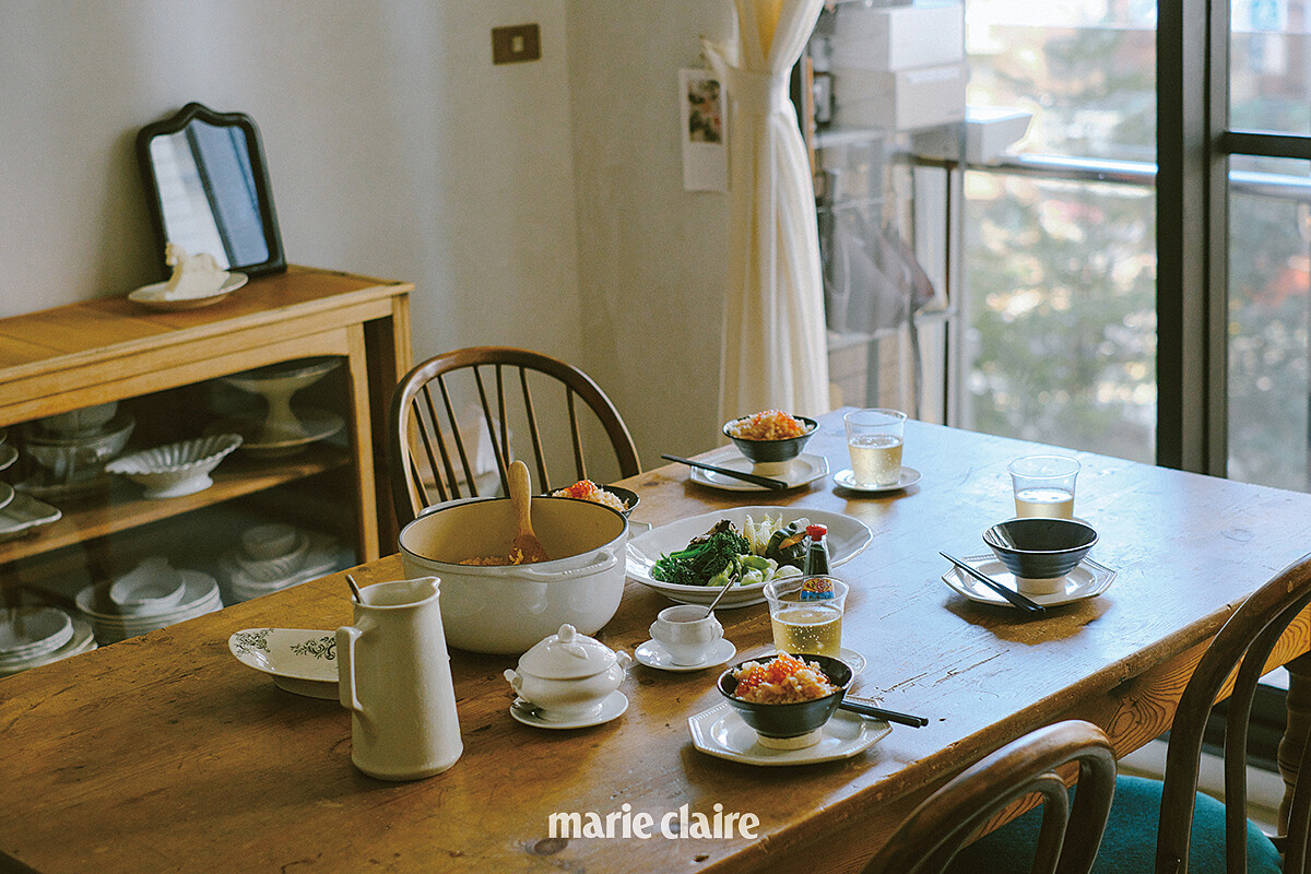 擅長料理的她，時常在粉絲專頁「Talk Less」分享餐桌風景。