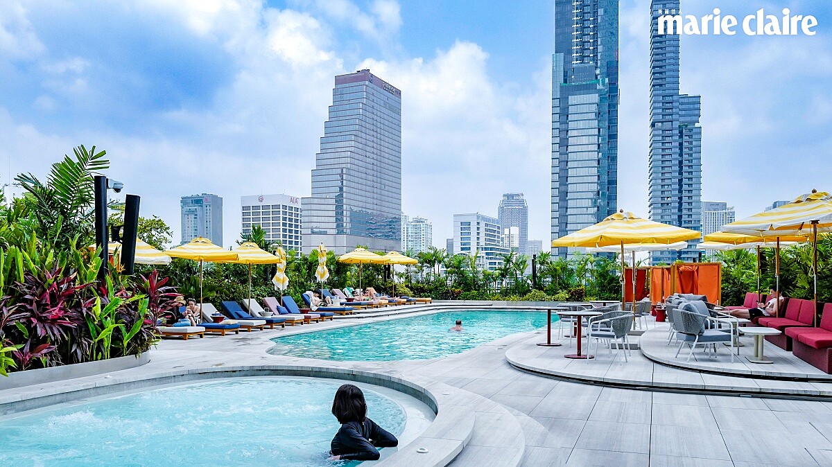 6樓的戶外露天泳池