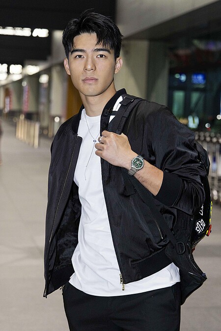 伯爵形象大使陳昊森戴上PIAGET珠寶與腕錶現身機場，飛往日內瓦參加錶展 (2023.03.27)