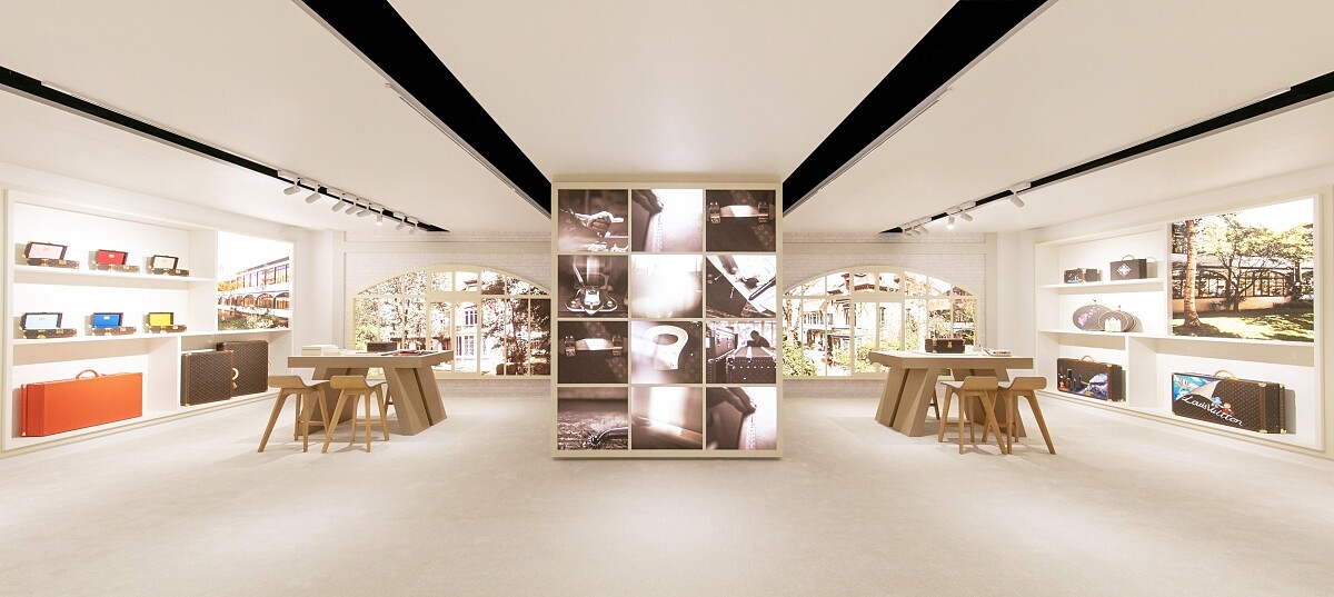 仿造塞納河畔的窗景於展場。