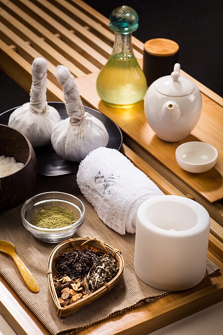 媽咪可以前往位於飯店頂樓、享受連續兩年榮獲「富比士旅遊指南評鑑大獎」四星肯定與七年世界SPA大獎「全台最佳飯店SPA」首獎的的沐蘭SPA，接受「東方美人茶香按摩」芳香精油療程。