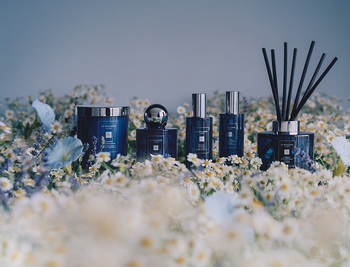 跟著跟著《外星＋人》裡，飾演外星使者的金宇彬，一起開啟想像天馬行空，就像藉由「月光舒眠」系列的花草植物為設計靈感的香水、枕頭噴霧、擴香與蠟燭，一起進入能大膽作夢的世界