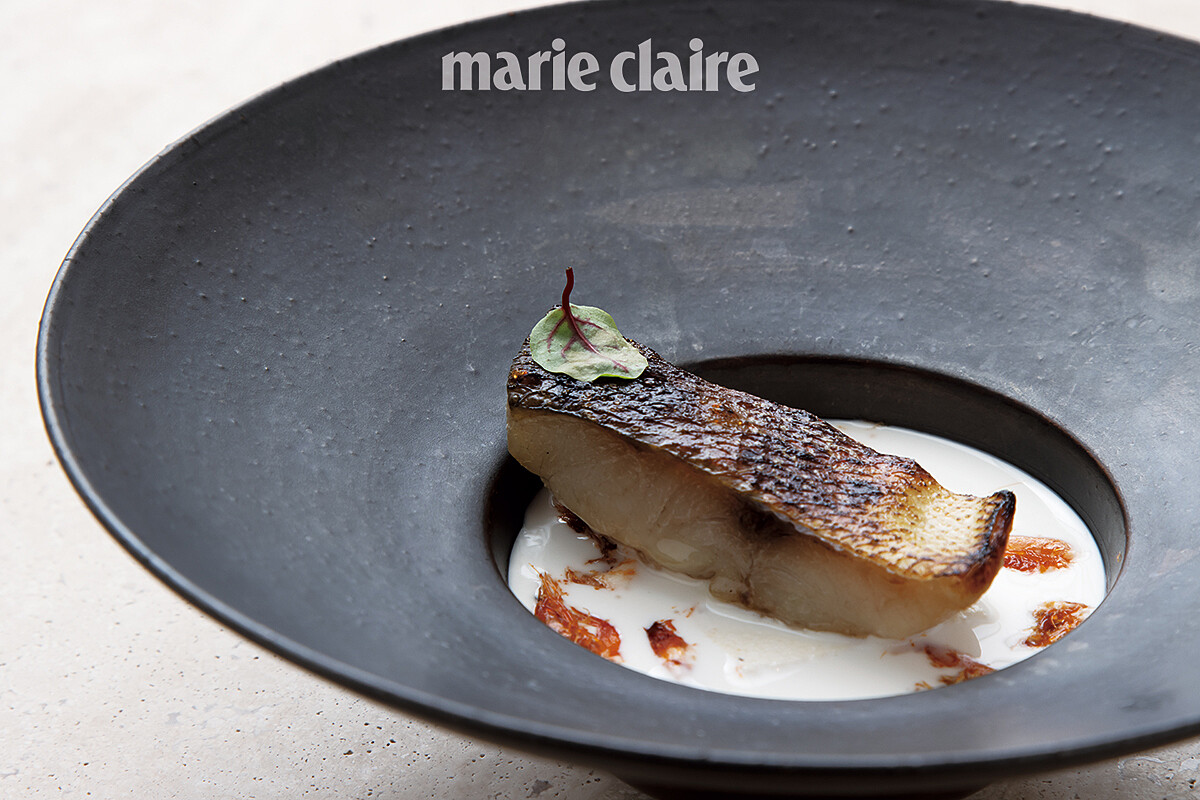 是道結合馬鮫魚和鹹味豆漿的菜式，在上季菜色中表現精彩。