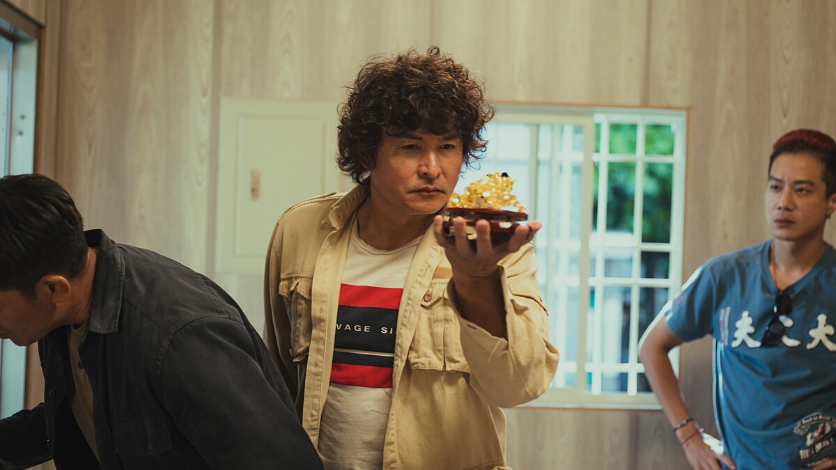 李銘順在《做工的人 電影版》片中拿著會旋轉的蟾蜍尋找屋內風水,笑說導演想的這招很厲害。