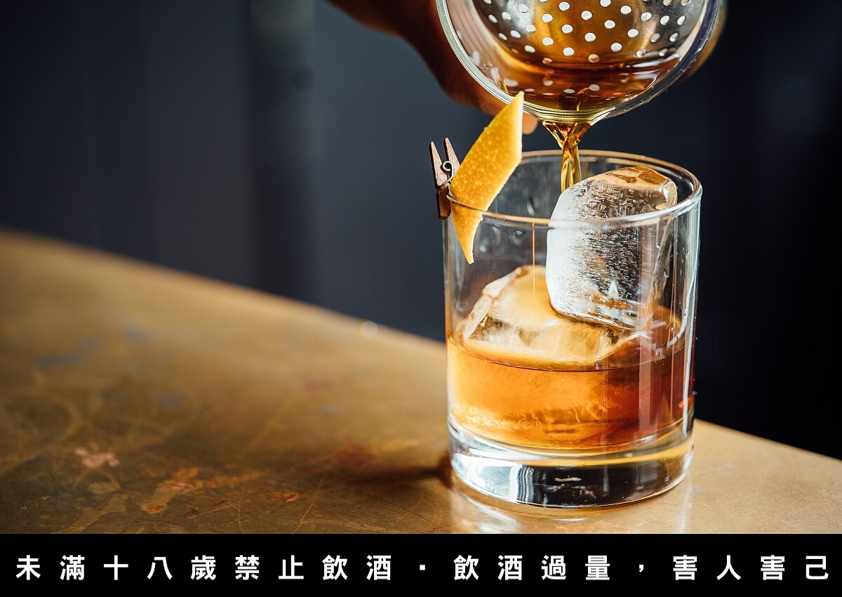 「史上第一款調酒」的經典調酒賽澤瑞克 Sazerac。