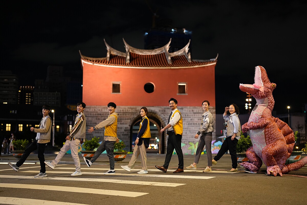 (左起)潘綱大、詹懷雲、胡瑋杰、王淨、黃健瑋、謝盈萱、廖梨伶