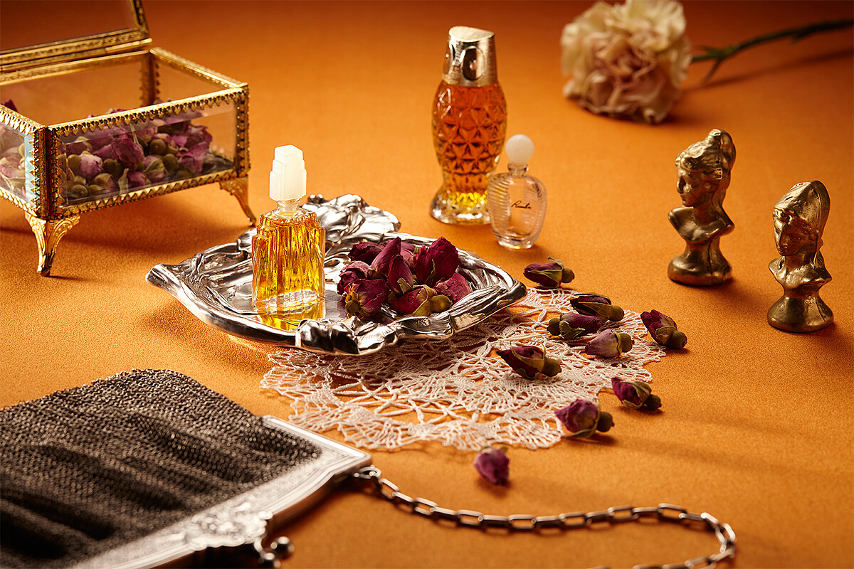 誠品行旅母親節攜手誠品生活松菸店質感香氛品牌「乓乓五斗櫃」，5/14當日午間時段於In Between用餐的母親即可體驗現場手作調香活動。