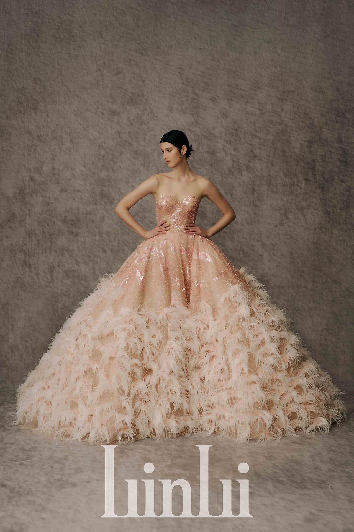 蜜桃粉裸縫珠鑽羽毛禮服