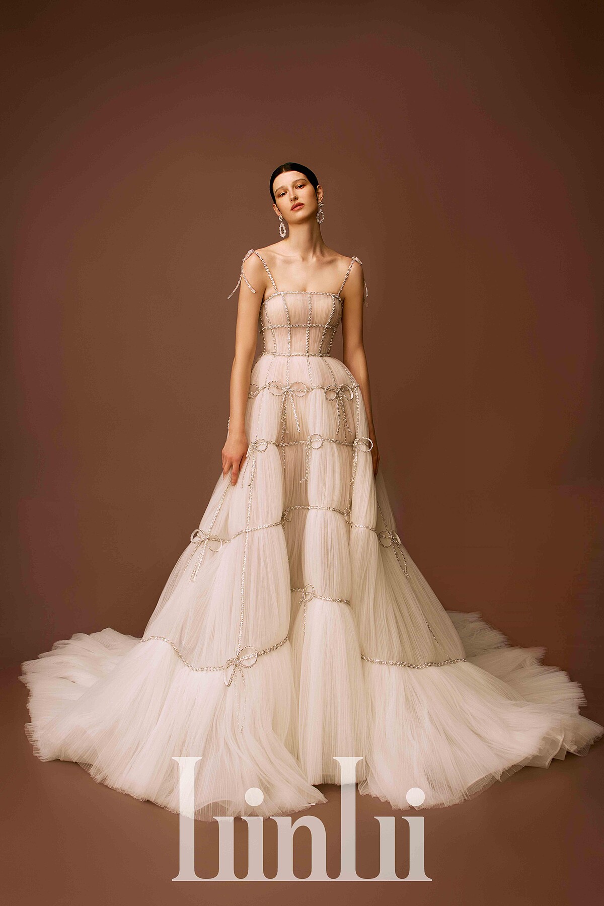 手縫水鑽蝴蝶透視壓褶白紗