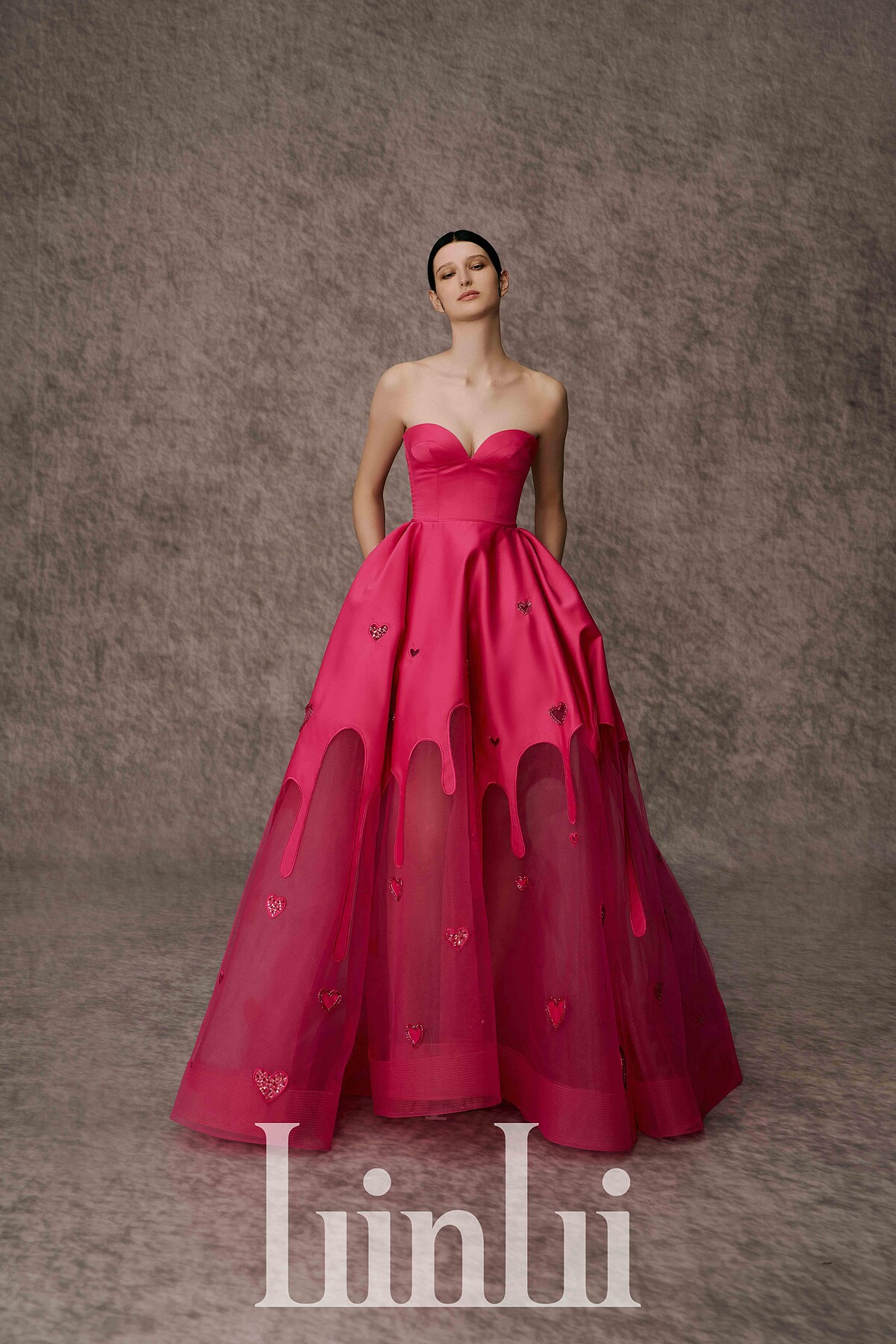 桃紅愛心透視簍空禮服