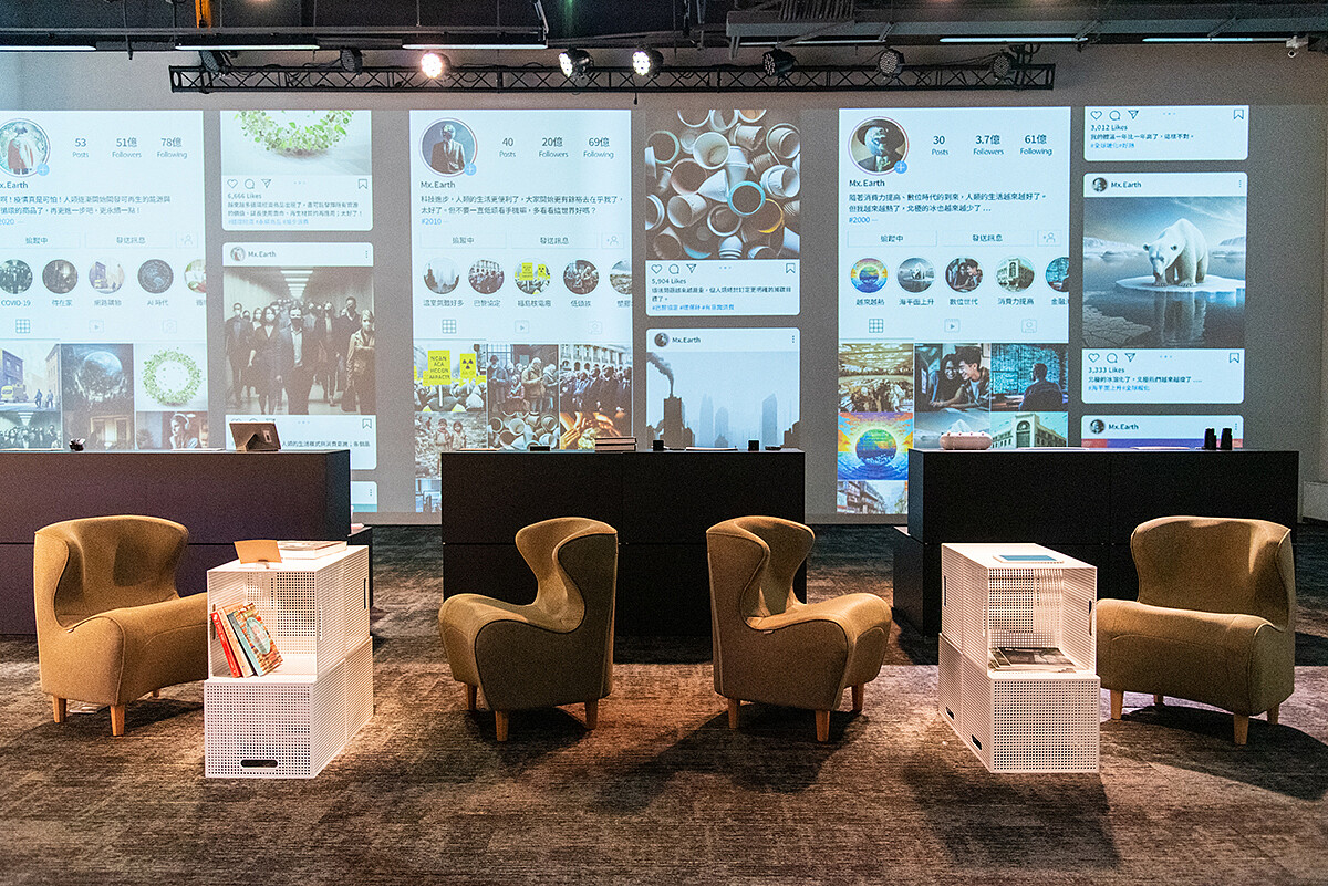透過社群貼文的形式搭配地球的觀點與紀錄呈現。