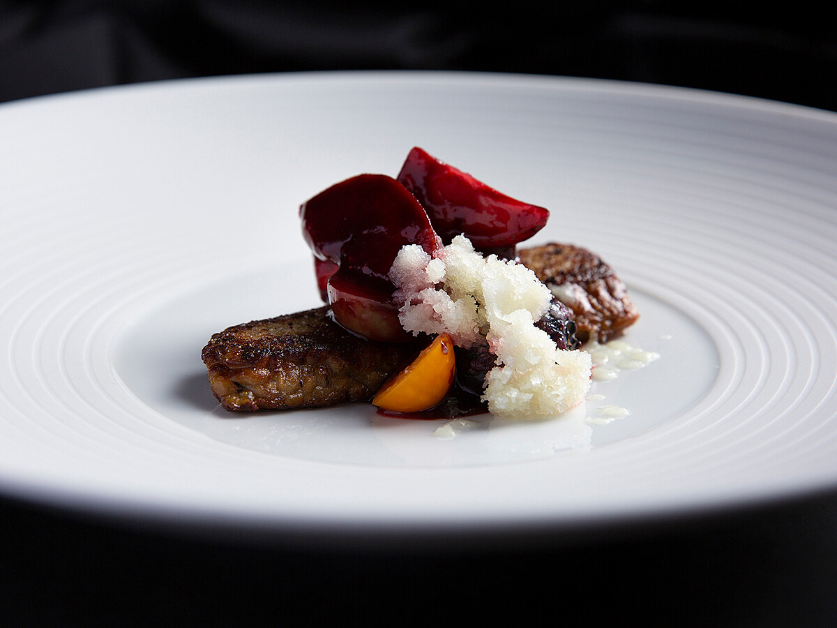 「植物基鵝肝、綜合莓、青芒果冰沙」。